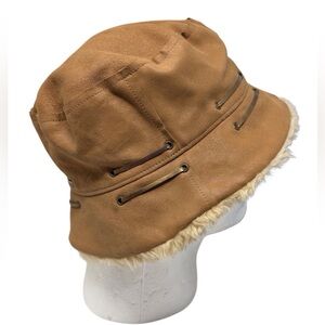Arden B. Tan Suede w/faux fur trim satin lined bucket hat size M/L EUC